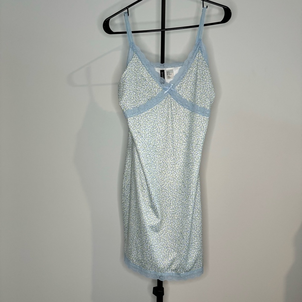 H&M | Divided Lace Trim Floral Mini Dress | Blue/Green | Size M | NWT​